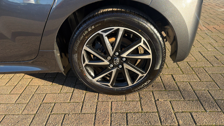 Toyota Yaris 1.5 Hybrid Design 5dr CVT Hybrid Hatchback